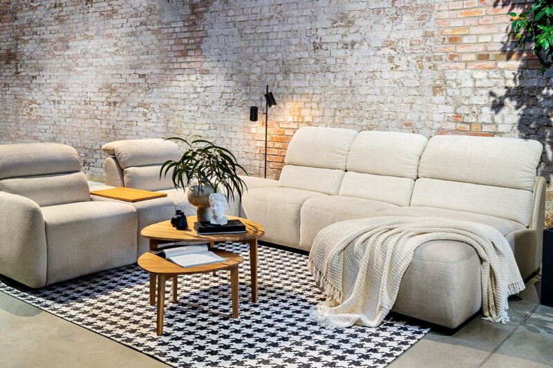 Дизайнерский диван Loggia для создания лаунж зоны в гостиной.